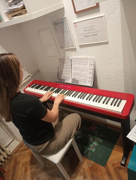 Lectii de pian, zona centrala pentru incepatori si avansati.